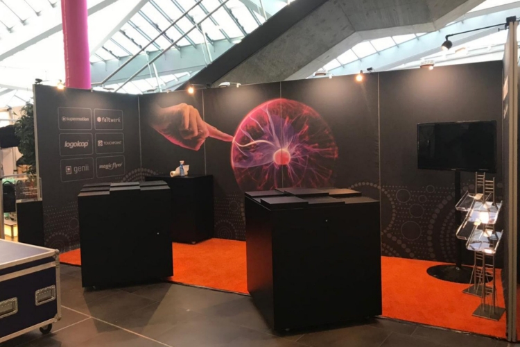 Bild von WER Touchmore Messestand groß 